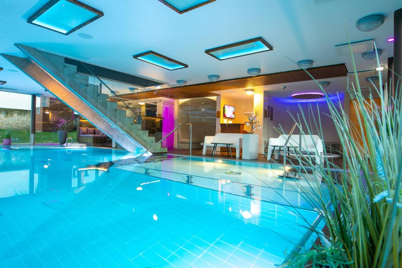 Johan Design & Spa Hotel กูรัซซาเร ภายนอก รูปภาพ