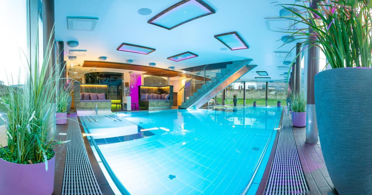 Johan Design & Spa Hotel กูรัซซาเร ภายนอก รูปภาพ